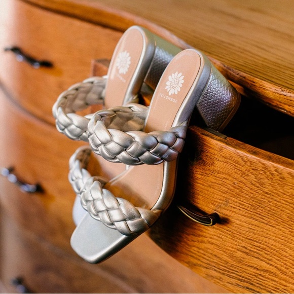 Yellow box Carleen heel silver size 9.5 - Picture 1 of 6